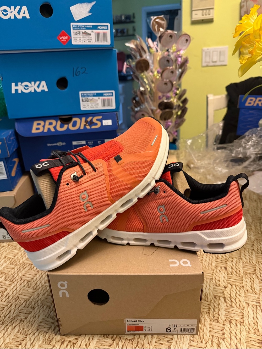 On Running Cloudsky Kids Athletic Shoes — Orange 6 youth/ 7.5 w new in box..